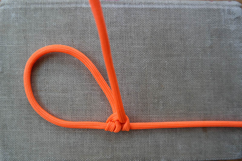 Illustration for article titled Knot Tying Process Images